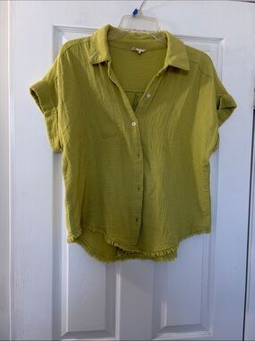 Hem & Thread Lime Green Short-Sleeve Button-Front Top